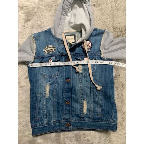 Forever 21 distressed jean hooded jacket with patchwork detail Medium - Picture 8 of 8